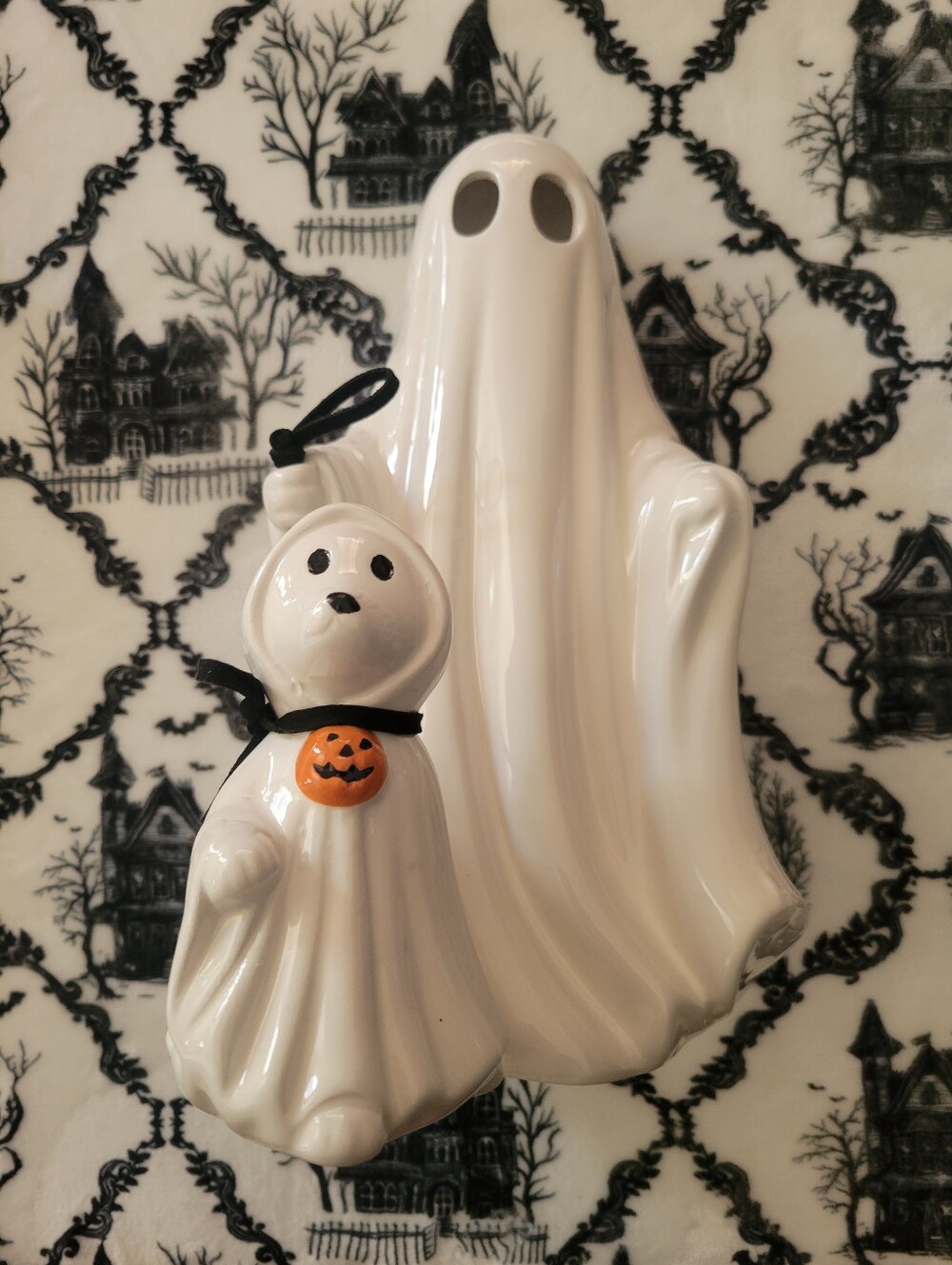 NWT Ceramic Ghost figure walking dog